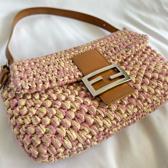 ✨SOLD✨ Vintage Fendi Pink Raffia Baguette - Picture 5 of 16